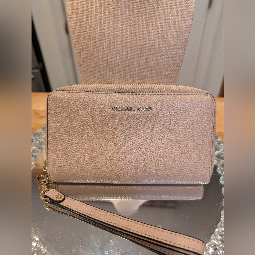 Michael Kors Jet Set Travel Large Pebble Leather Wallet Wristlet GUC